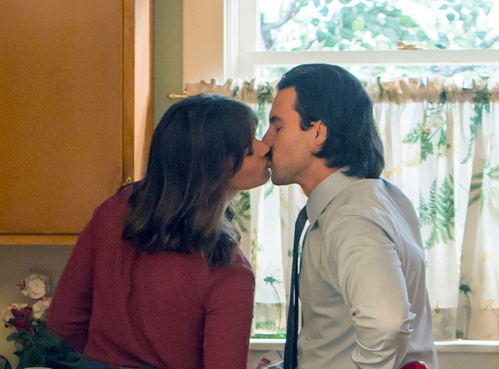 Mandy Moore S Best On Screen Kissing Partner Will Make You Swoon E Online Uk